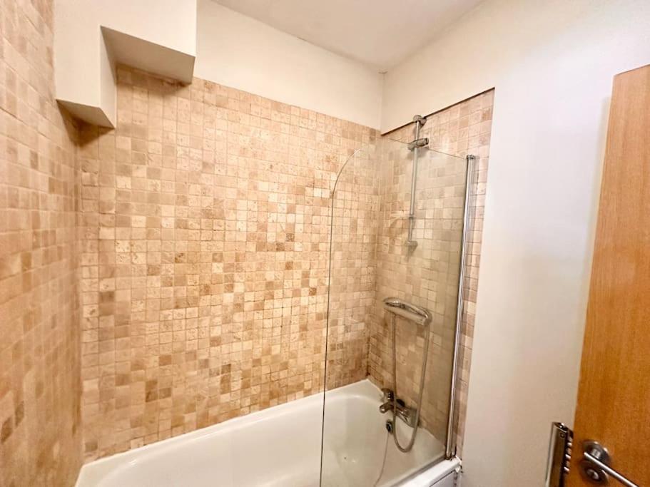 2 Bedroom Apartment In Se13 London Exterior photo